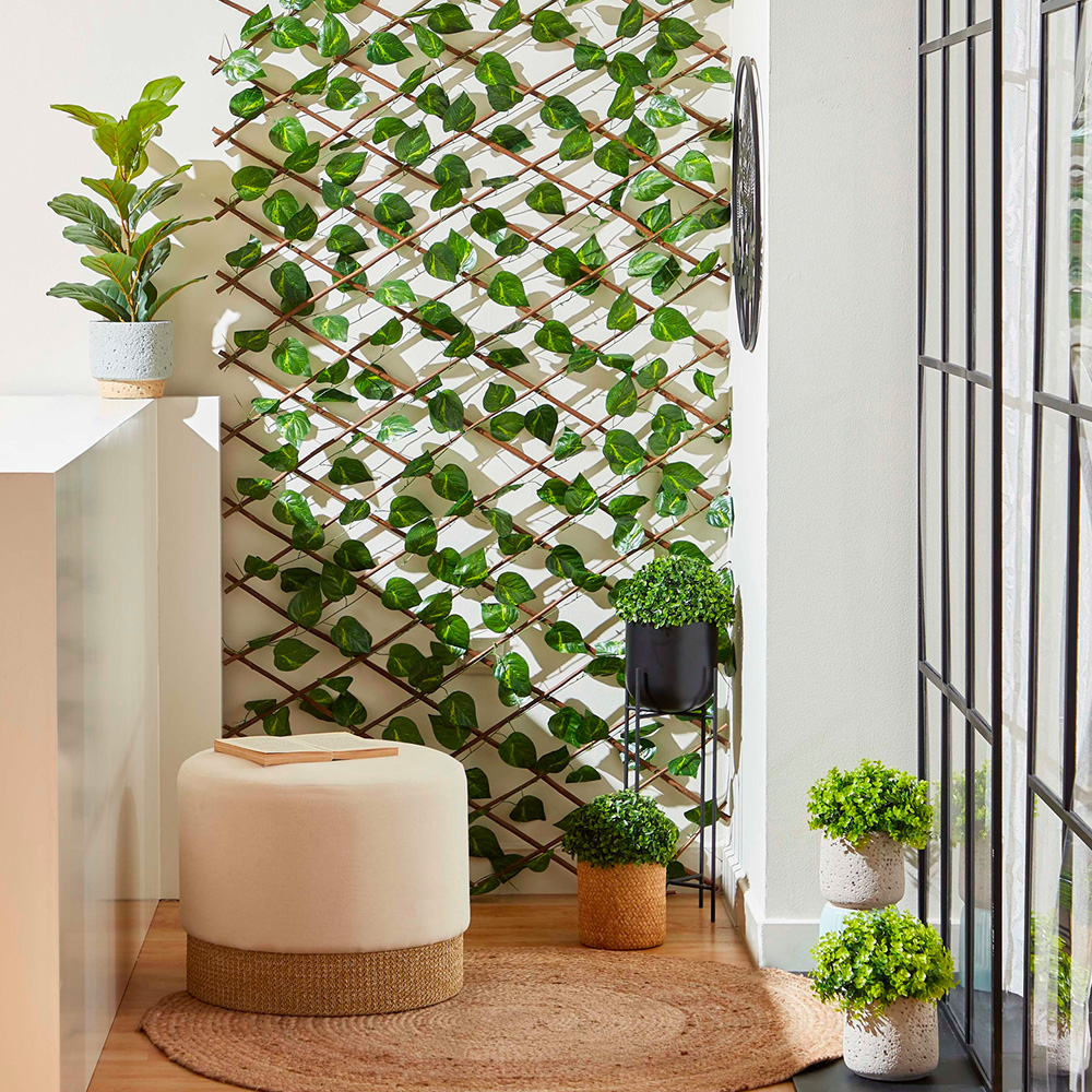 Artificial flowers & plants